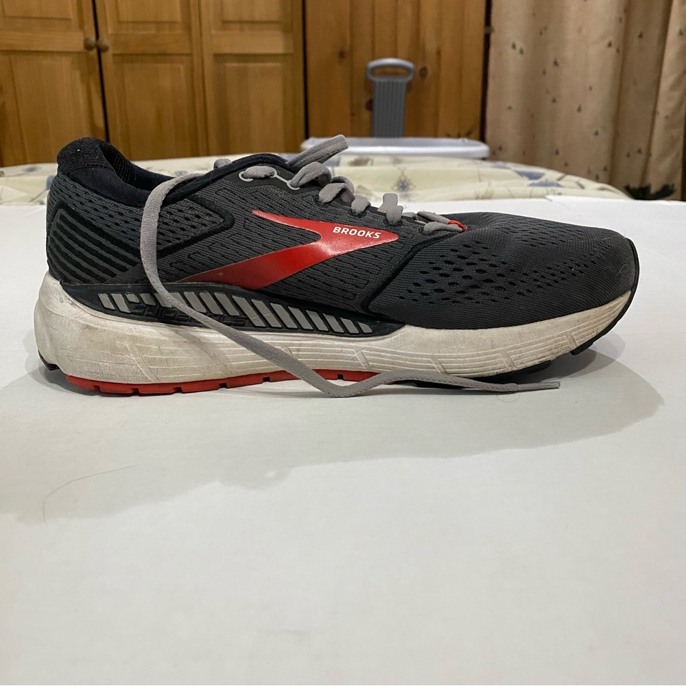 ๐Brooks, Men Size 8.5, The Beast โ20 Running Shoes - Picture 13 of 17